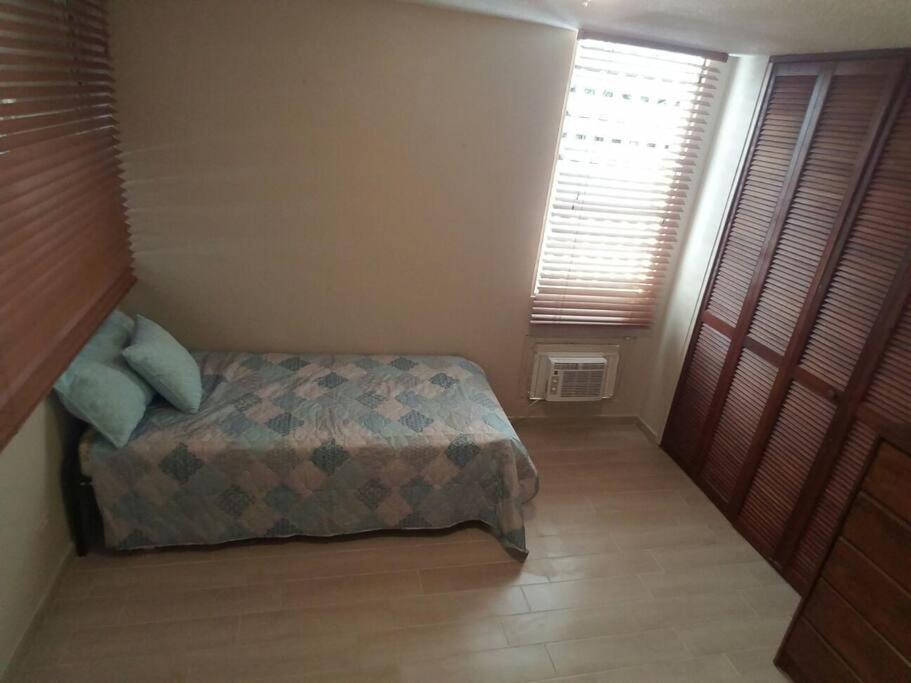 1St Floor, A/C Everywhere, Balcony With Beach View In Luquillo Esterno foto